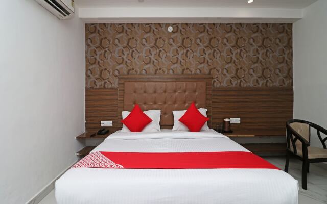OYO 5049 Hotel Doon