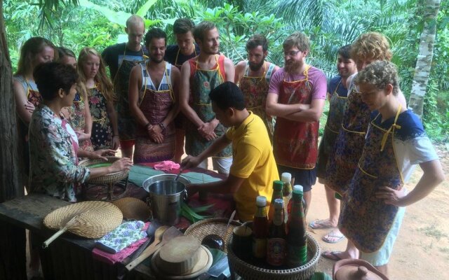 Monkey Mansion Jungalows and Tours