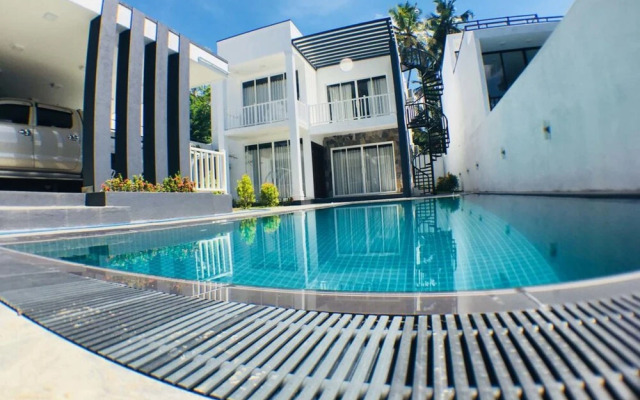 Royal Mansions Grand Luxury Villas