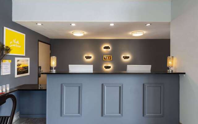 Days Inn & Suites by Wyndham Tucson/Marana