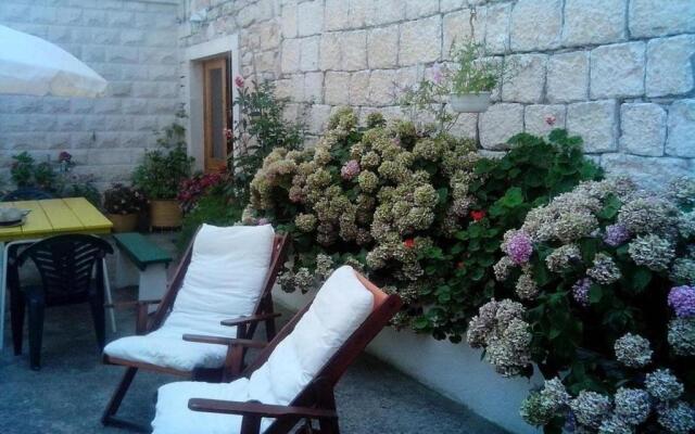 Rooms Liva 60m from the sea