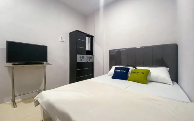 Urbanview Hotel near DC Mall Crown Homestay Batam
