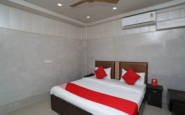 Qlark Stay by OYO Rooms