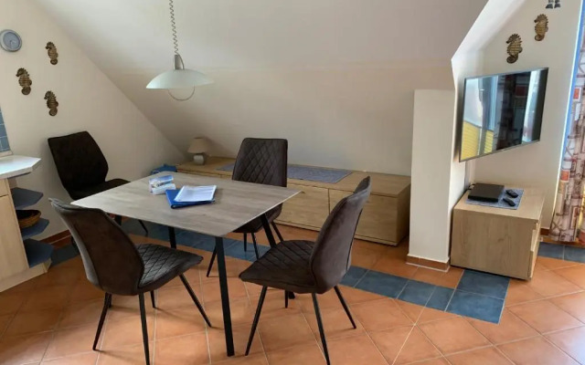 Neue Reihe 43 Villa Regulus OG