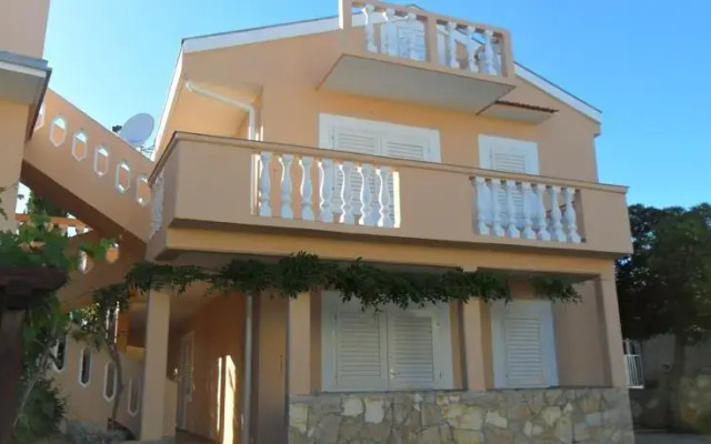 Apartments Dora