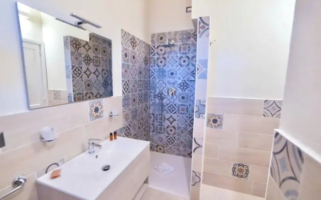 Hotel with swimming pool just 300 mt from the Baia delle Mimose-beach