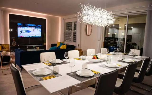 Luxury AND FUN Near Disney Parks 9BR