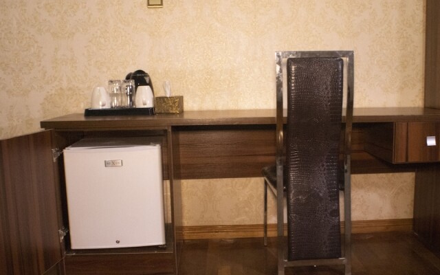 Mahogany Hotel and Suites