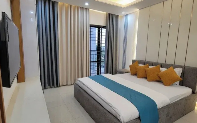 Luxurious 3-bhk Highly Secured & Close to Airport