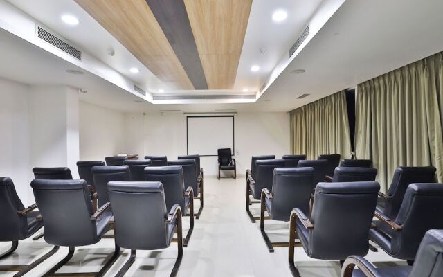 OYO 13479 Hotel Grand Nakshatra