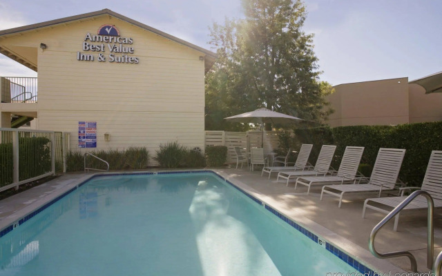 Americas Best Value Inn & Suites Wine Country