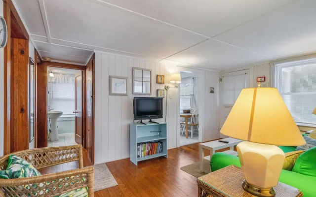 Laurel Street Garage APT 210