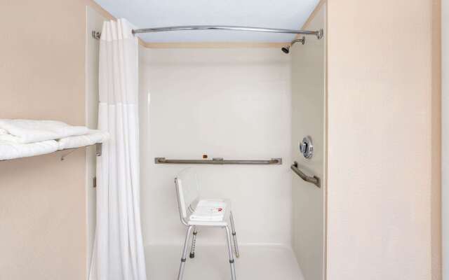 Days Inn by Wyndham Panama City