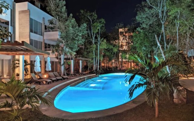 Spectacular Apartment Rooftop Hot Tub