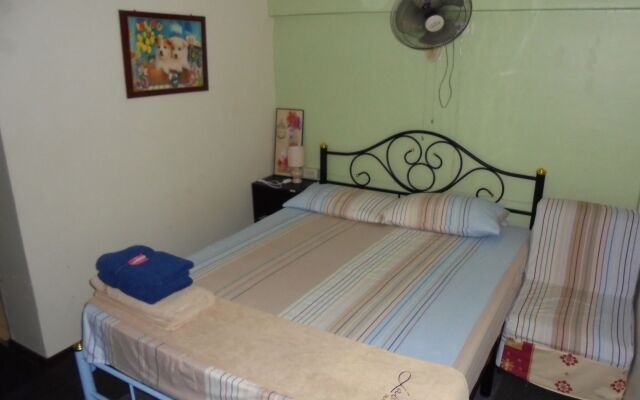 P.S. Guesthouse And Bar