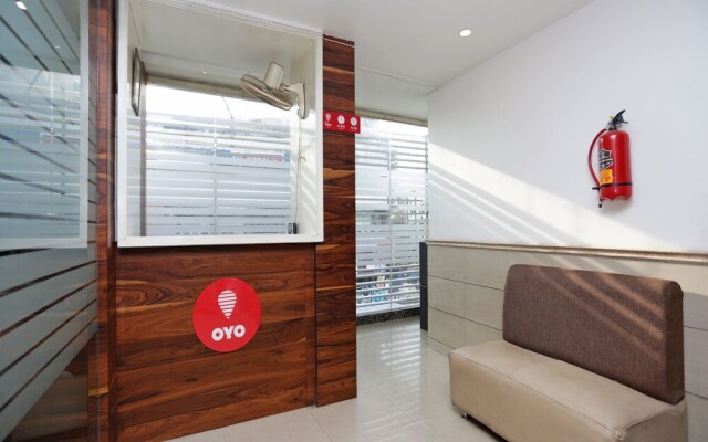 OYO 13214 Hotel Metro 7x11