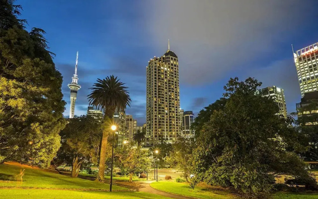 Central 1 Bedroom in Metropolis