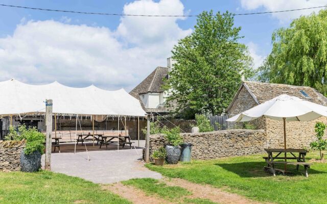 The Holford Arms - Campground