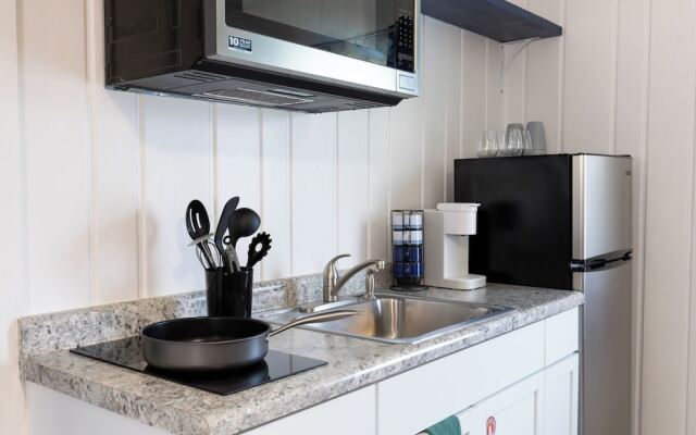 Anchor Bay Inn and Suites