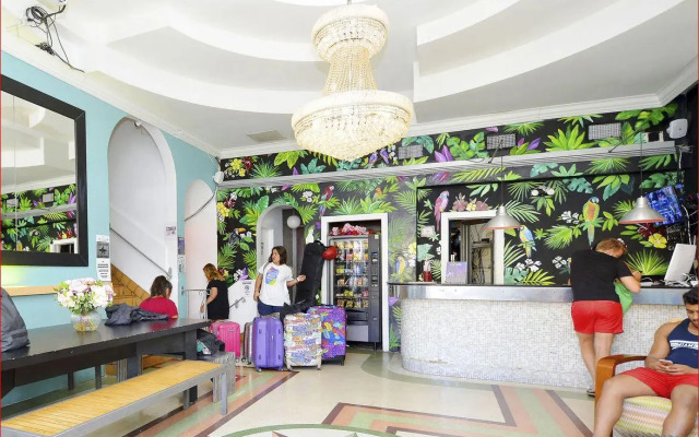 South Beach Rooms and Hostel