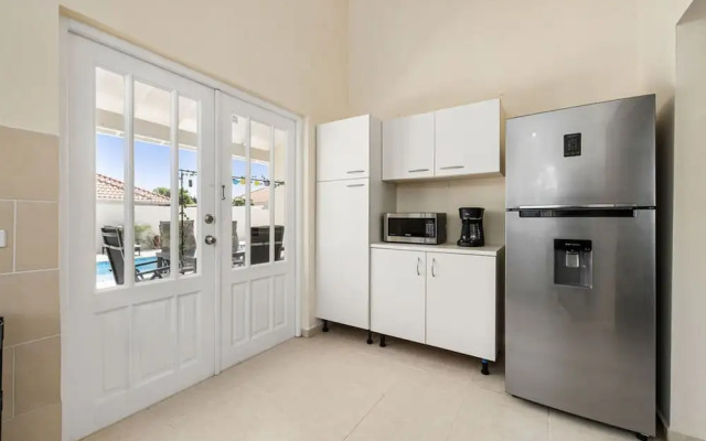 Cozy 3br2ba Great Location w Private Pool Patio
