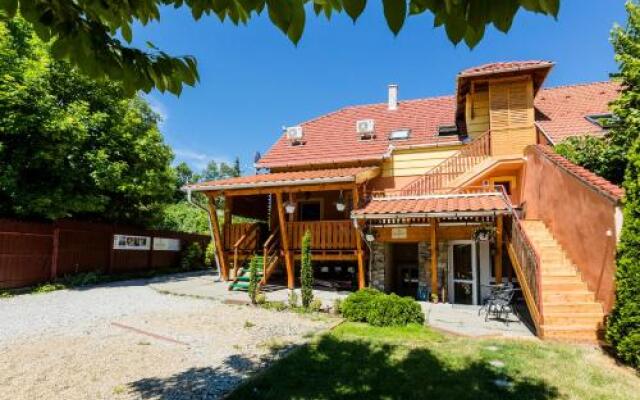Almafa Apartmanház