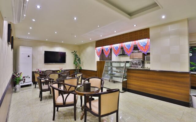 OYO 240 Roshan Gulf Hotel Suites