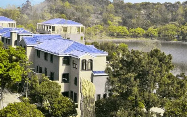 Donggu Lake Xiangshan New Century Hotel