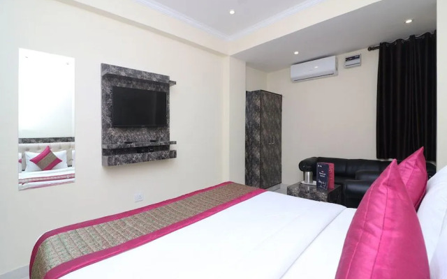 OYO 13658 Hotel Tanish Palace