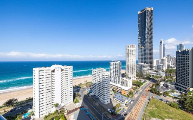 Stunning 3-bed Apt in Surfers Paradise w/ Parking