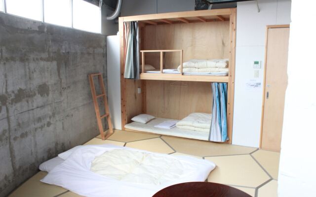 Hostel and Dining Tanga Table
