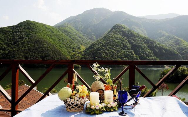 Moojoo Jeonmangdae Pension