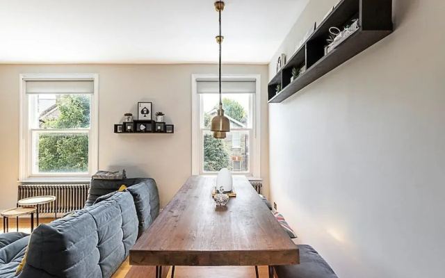 Rustic and Contemporary Haven in Brixton