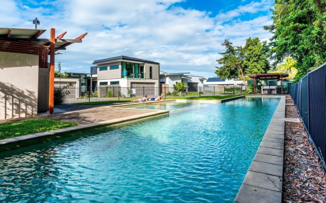 Blue Lagoon Villa B in Trinity Beach