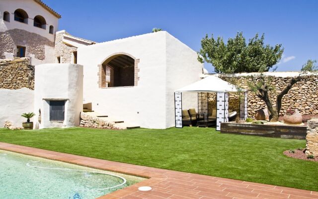 Grand Mansion in La Bisbal del Penedès With Sauna