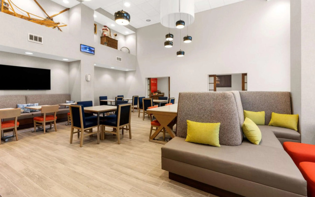 Hampton Inn & Suites Fairbanks
