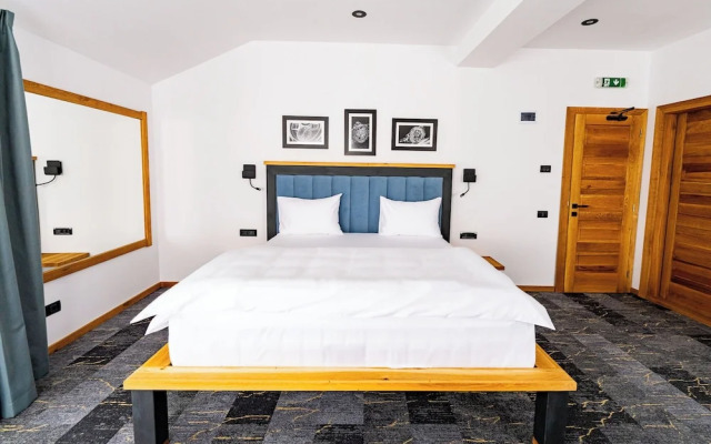 HOW Boutique and Hotel