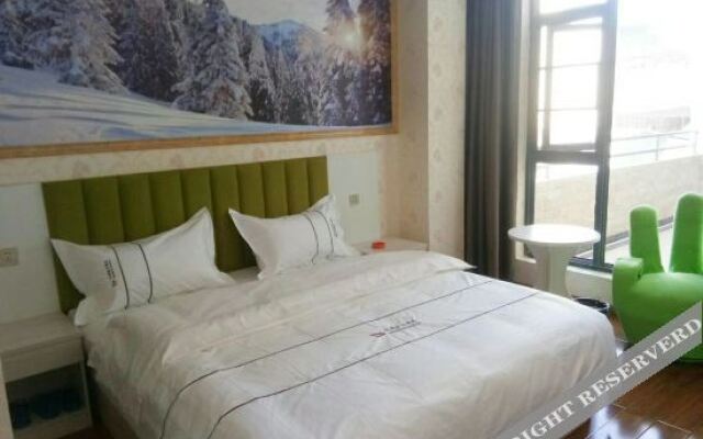 Yuanmou Hongqi Holiday Hotel