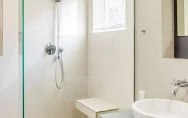 Beachy Apartment w Pool Ocean Views Beach Steps