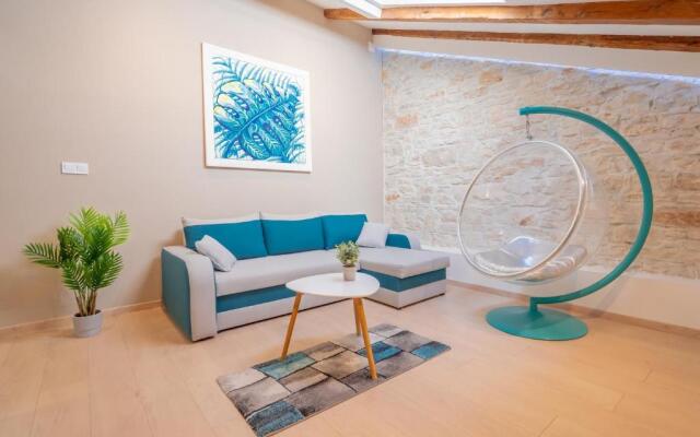 Fran Center Apartments (Square)