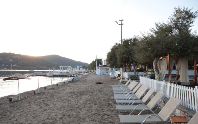 Daphnis Hotel