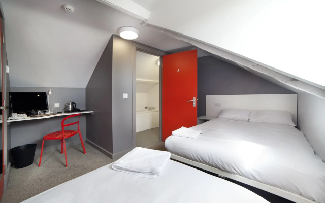 Sleeperdorm - Hostel