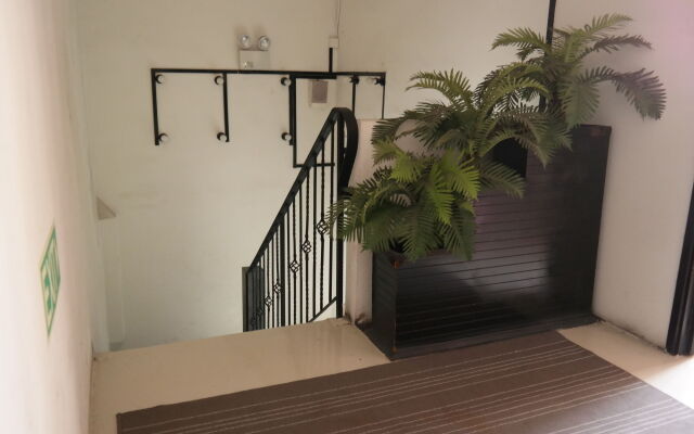 The Hive Singapore Hostel
