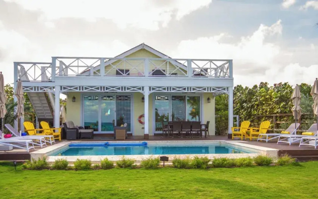 Wild Orchid Hideaway: Lux Beachfront Sanctuary