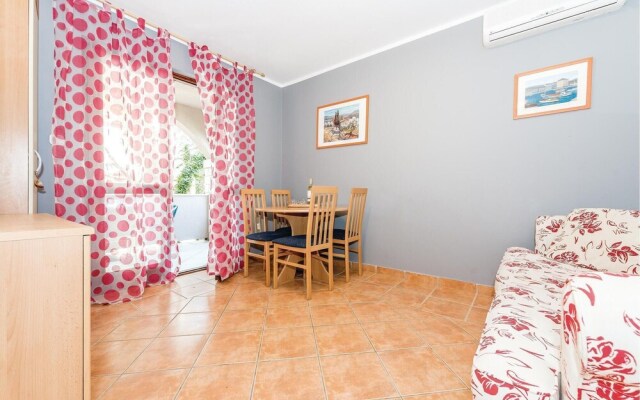 Nice Apartment in Grebastica With 1 Bedrooms and Wifi