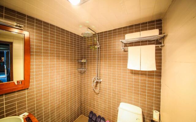 Old Beijing Square Hotel