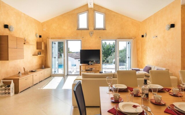 Amazing Home in Medulin With Wifi and 6 Bedrooms