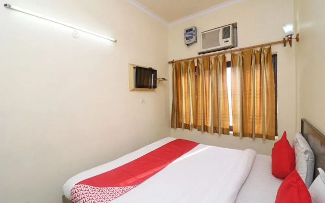OYO 24951 Vaibhav Palace