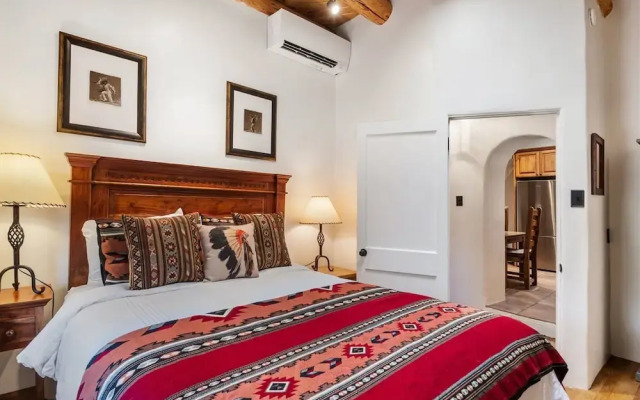 Amor - Historic Adobe in the Heart of The Railyard and Downtown Santa Fe, Hot Tub