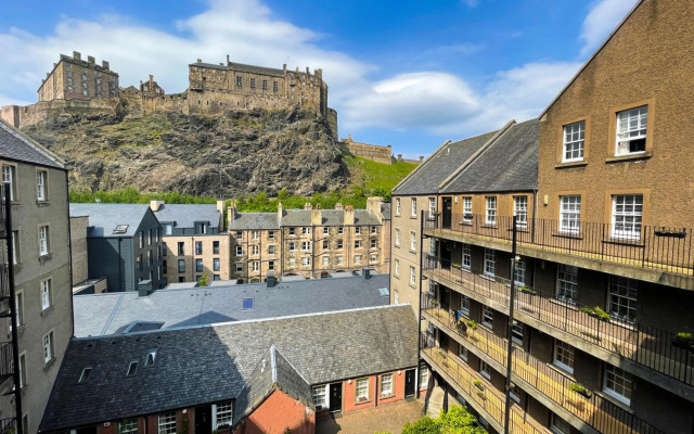 Studio Hart Castle Rock Grassmarket